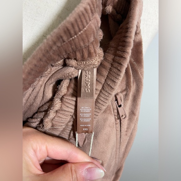 Skims Velour Tracksuit Set *note size difference* - Picture 13 of 13